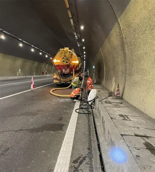 临高隧道排水渠清淤